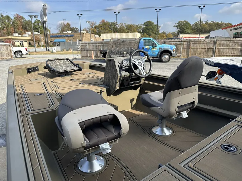 Slide: The Image of Thor Lake Hammer 1900 SC 140HP 2026 - 3