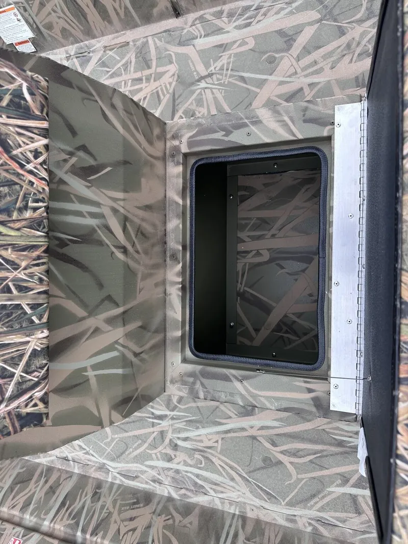 Slide: The Image of Lowe Roughneck 2070CC 2026 - 8