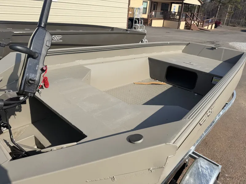 Slide: The Image of Edge Duck Boats Sportsman Series 550DB MID DECK 2026 - 6