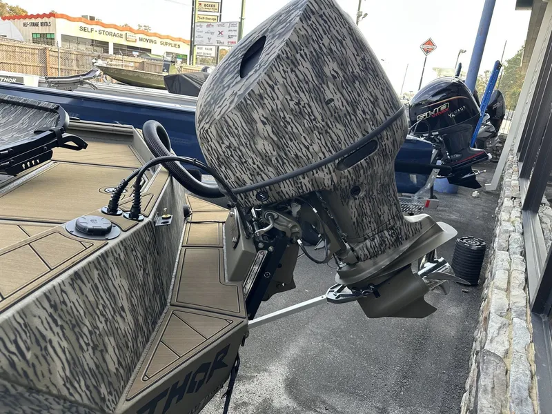 Slide: The Image of Thor Lake Hammer 1900 SC 140HP 2026 - 10