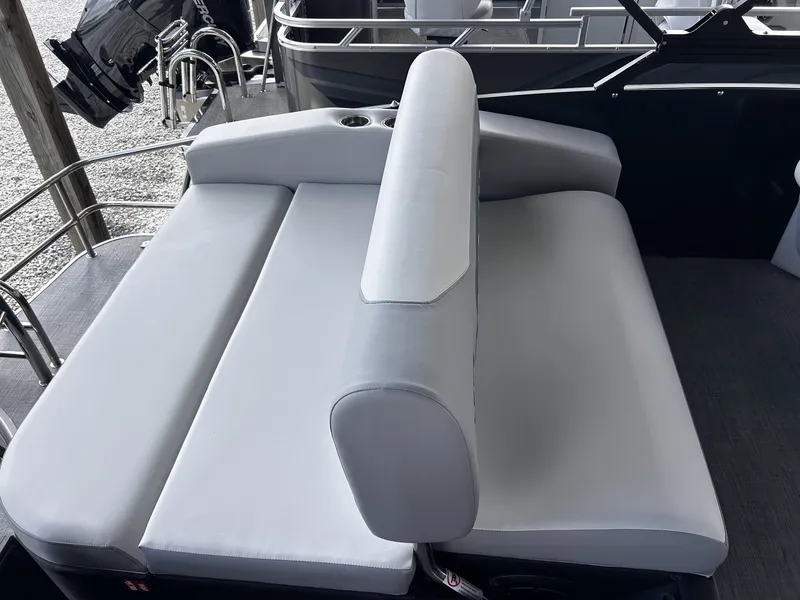 Slide: The Image of Lowe Ss 230 2026 - 8