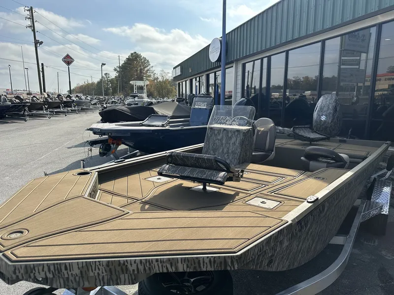 Slide: The Image of Thor Lake Hammer 1900 SC 140HP 2026 - 4