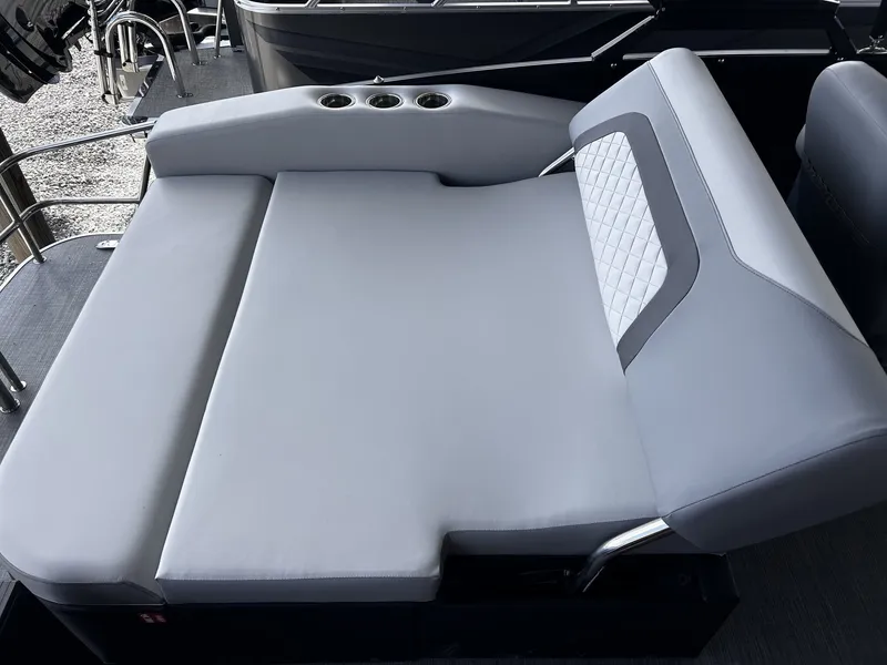 Slide: The Image of Lowe Ss 230 2026 - 9