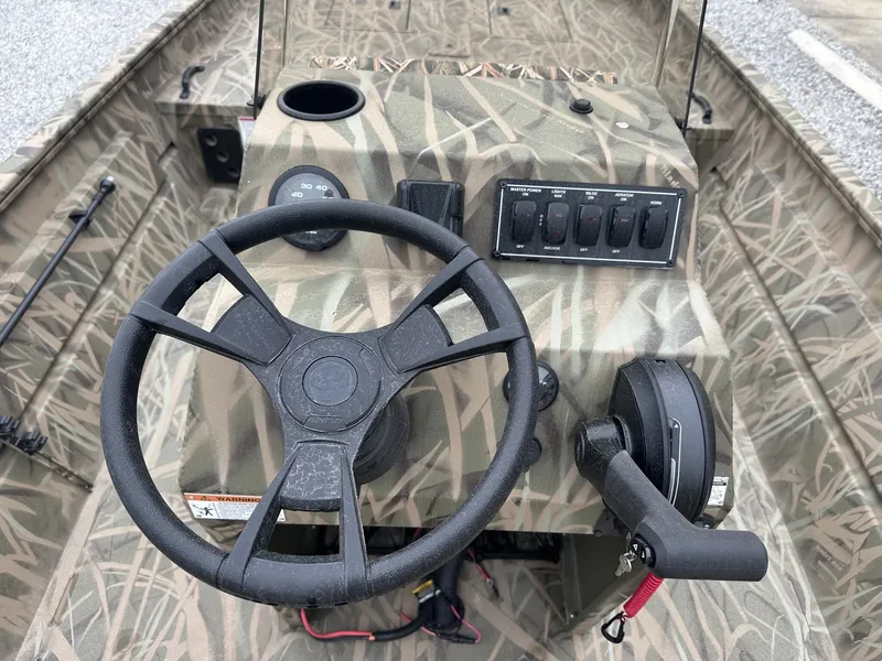 Slide: The Image of Lowe Roughneck 2070CC 2026 - 7