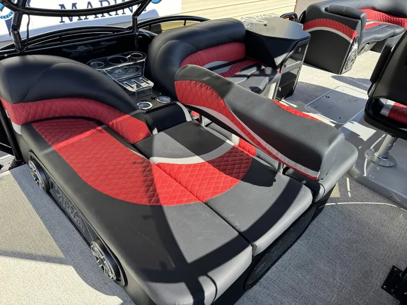 Slide: The Image of Aloha PARADISE 260 ARCH SPORT TOWER-300HP 2026 - 9