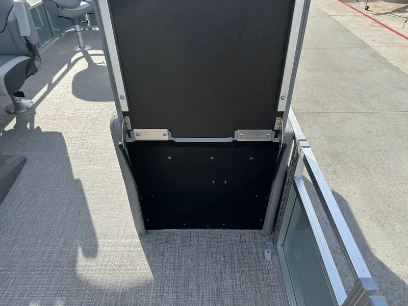 Slide: The Image of Avalon Venture 85 Rear Fish - 21' 2026 - 19