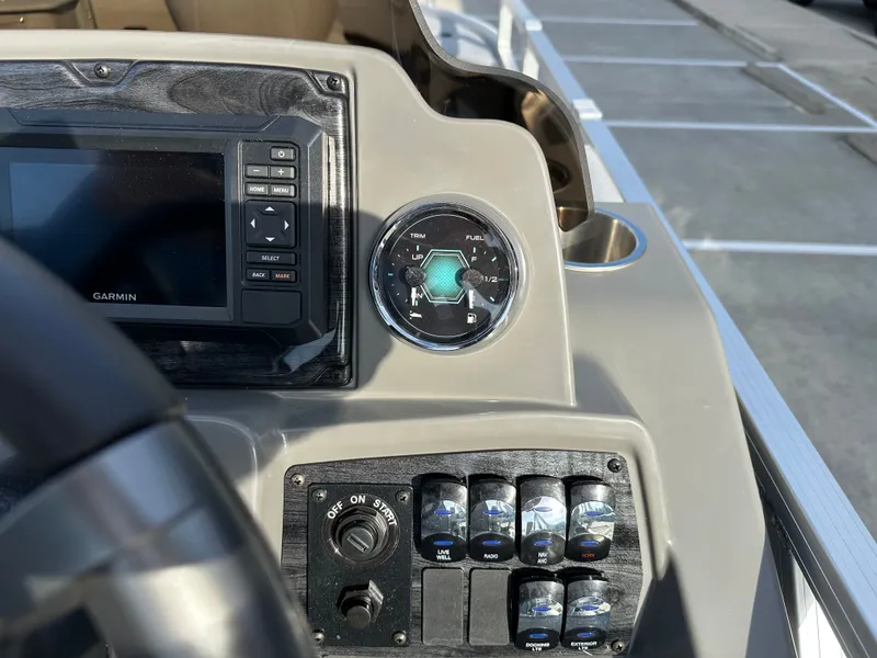 Slide: The Image of Avalon Venture 85 Rear Fish - 21' 2026 - 24