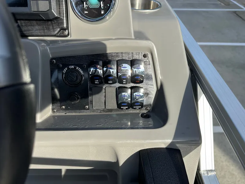 Slide: The Image of Avalon Venture 85 Rear Fish - 21' 2026 - 25