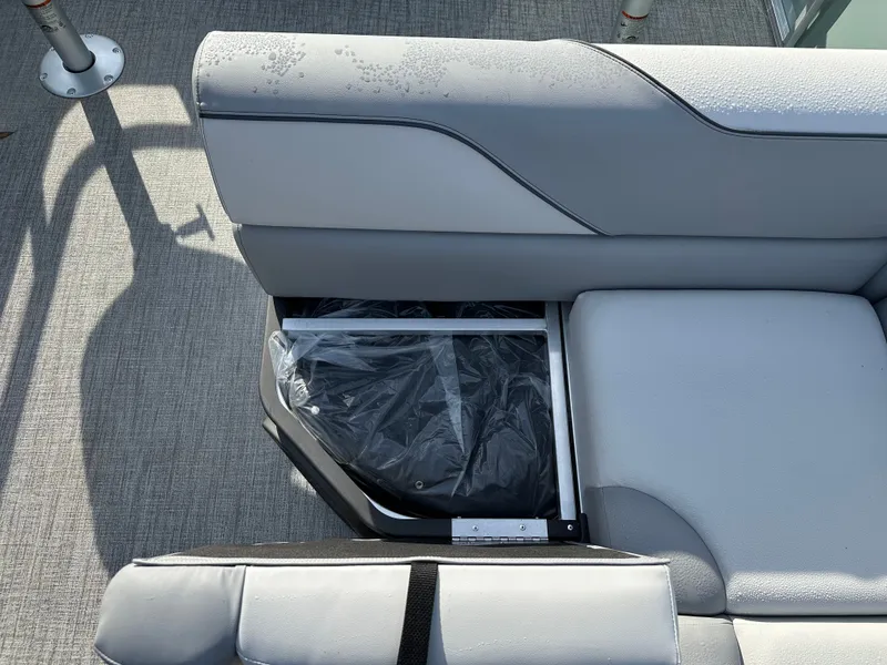 Slide: The Image of Avalon Venture 85 Rear Fish - 21' 2026 - 29