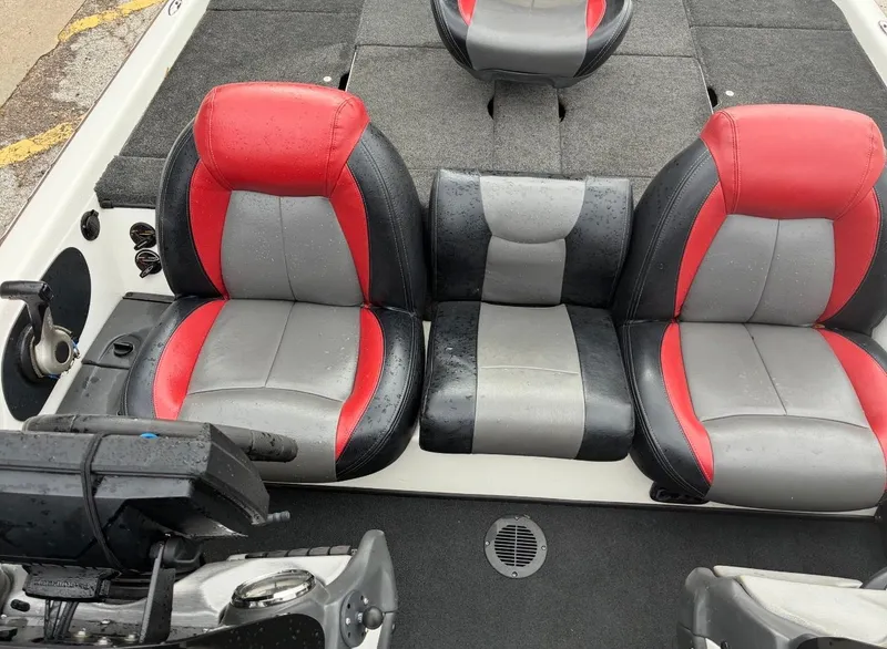 Slide: The Image of Skeeter ZX200 2013 - 30