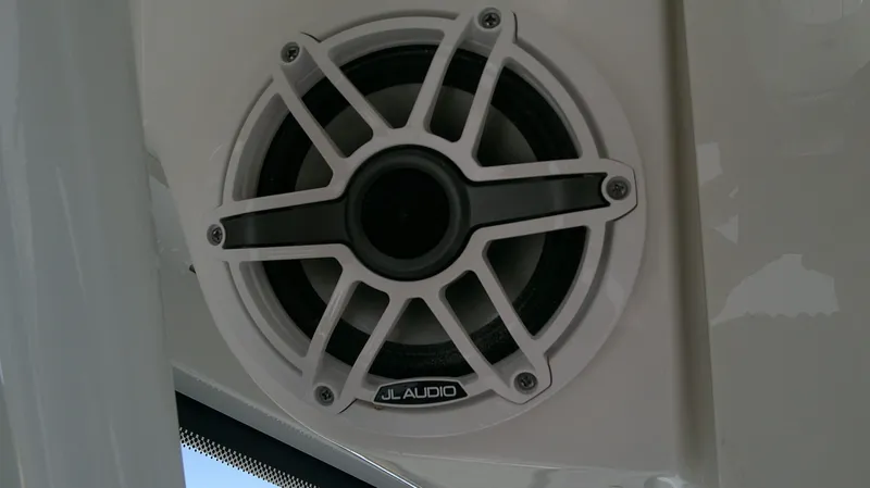 Slide: The Image of Robalo 266 Cayman 2026 - 12