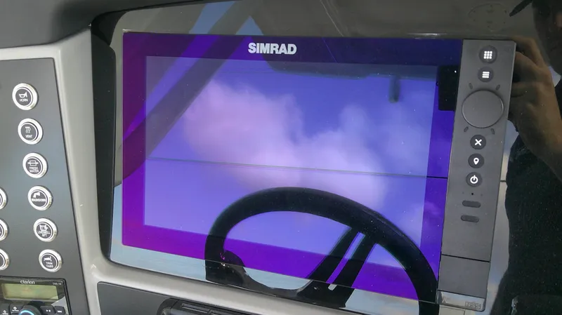 Slide: The Image of Robalo 266 Cayman 2026 - 13