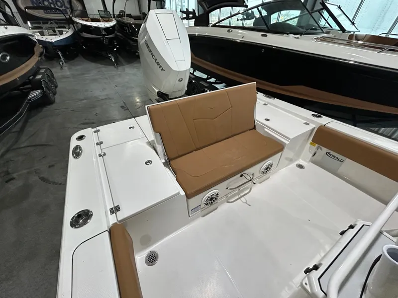 Slide: The Image of Robalo 266 Cayman 2026 - 5