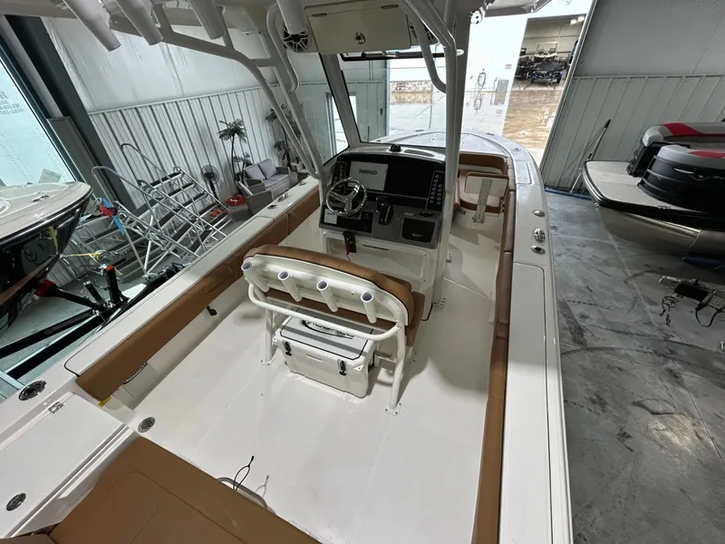 Slide: The Image of Robalo 266 Cayman 2026 - 6