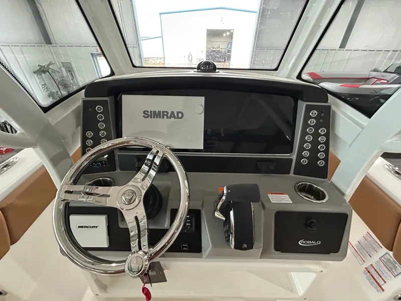 Slide: The Image of Robalo 266 Cayman 2026 - 7
