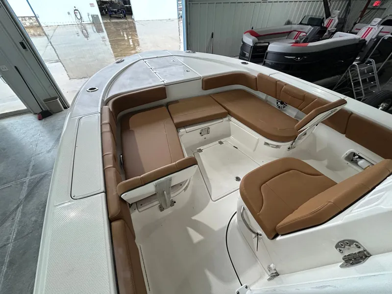 Slide: The Image of Robalo 266 Cayman 2026 - 9