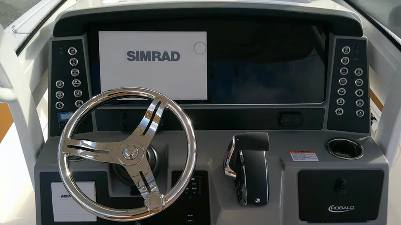 Slide: The Image of Robalo 266 Cayman 2026 - 10