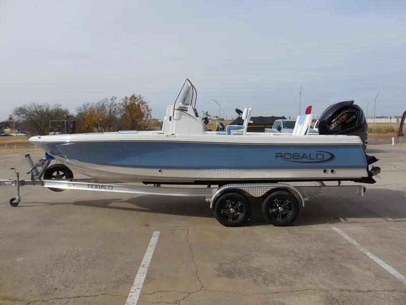 Slide: The Image of Robalo 226 Cayman 2026 - 5