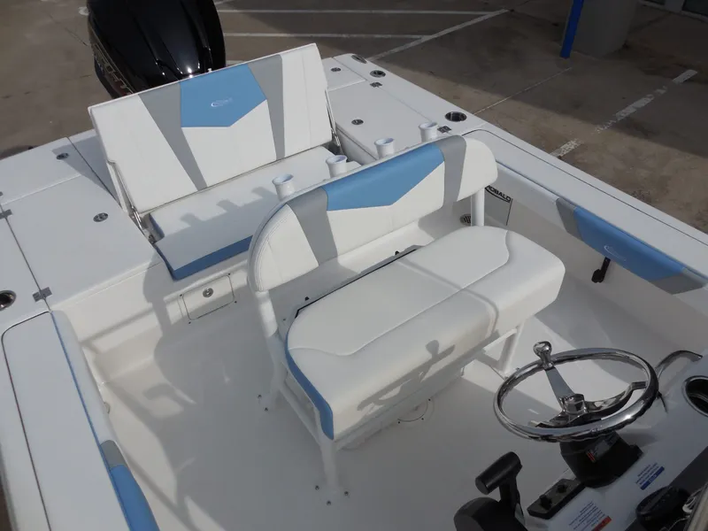 Slide: The Image of Robalo 226 Cayman 2026 - 9