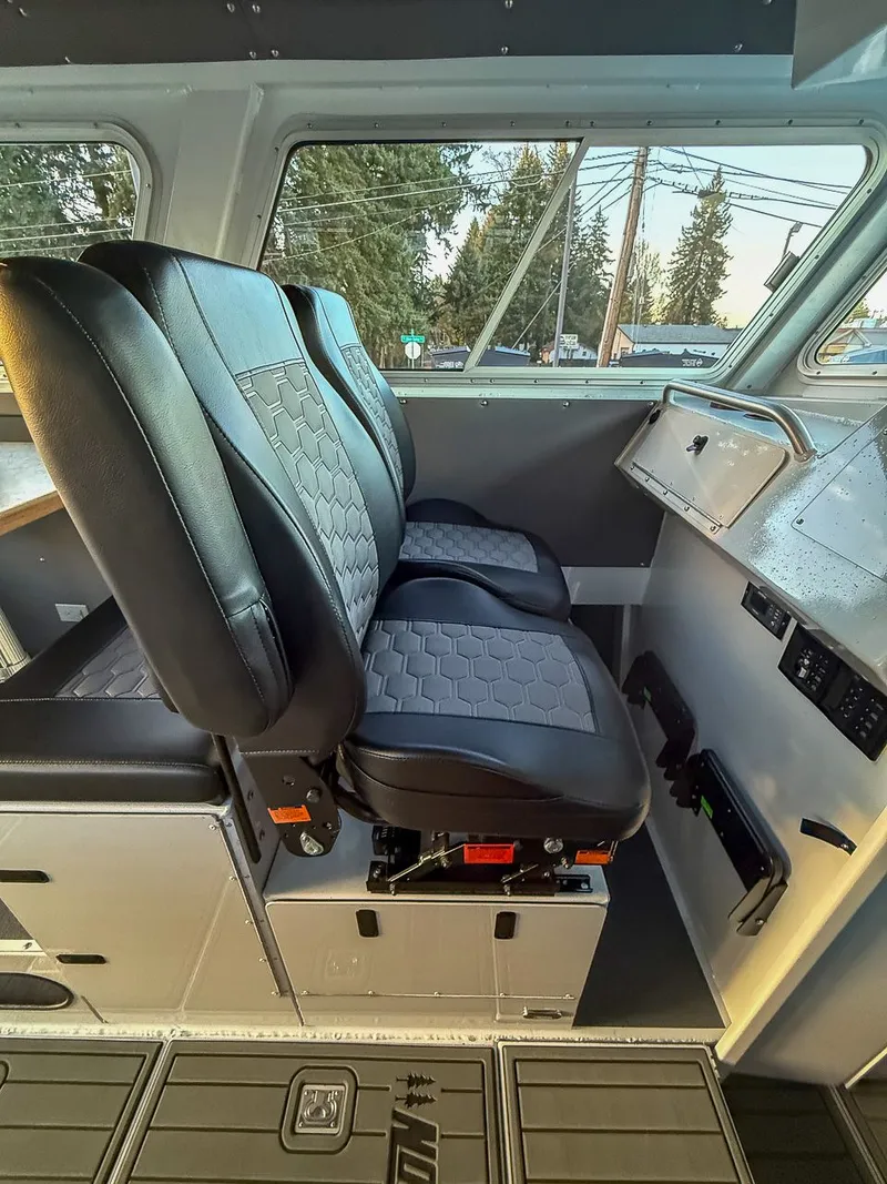 Slide: The Image of North River 3200 EXL Endurance 2026 - 13