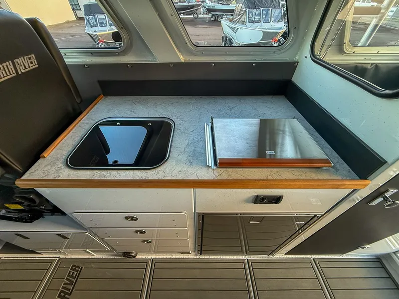 Slide: The Image of North River 3200 EXL Endurance 2026 - 16