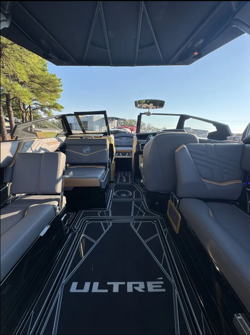 Slide: The Image of Tigé Ultré 25ZX 2026 - 15