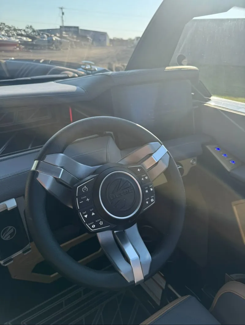 Slide: The Image of Tigé Ultré 25ZX 2026 - 17