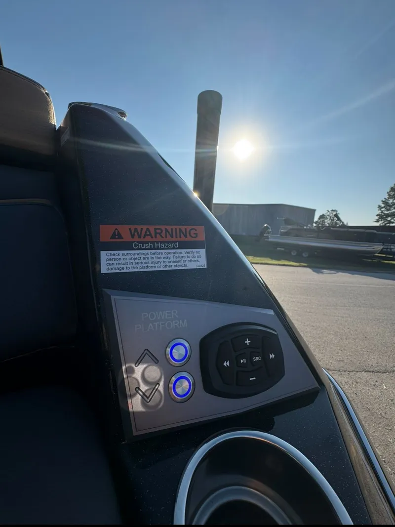 Slide: The Image of Tigé Ultré 25ZX 2026 - 19