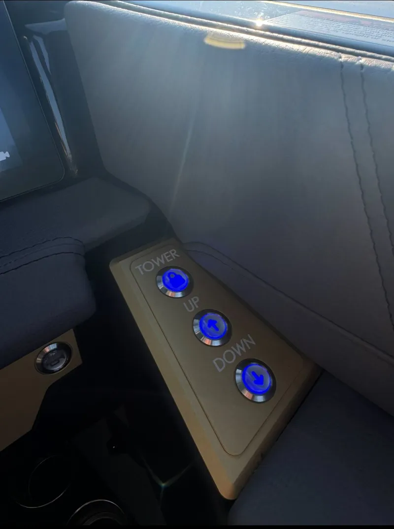 Slide: The Image of Tigé Ultré 25ZX 2026 - 20