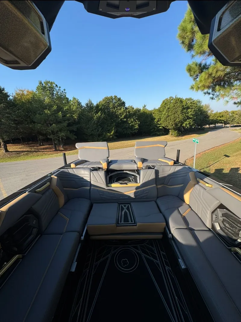 Slide: The Image of Tigé Ultré 25ZX 2026 - 4