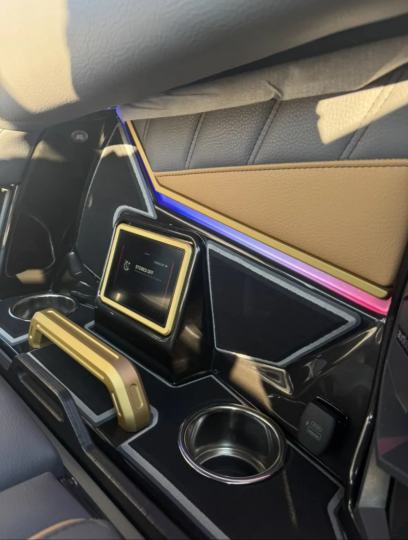 Slide: The Image of Tigé Ultré 25ZX 2026 - 5