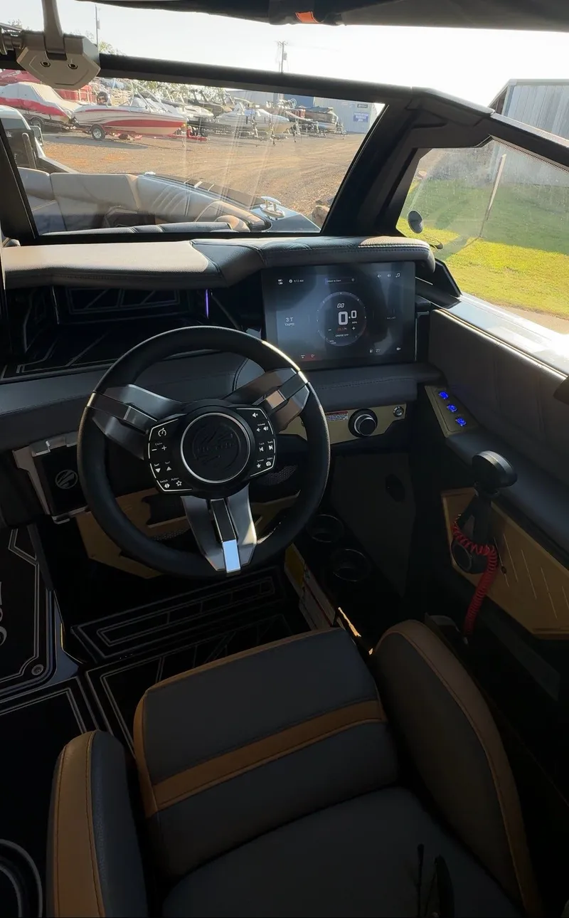 Slide: The Image of Tigé Ultré 25ZX 2026 - 8