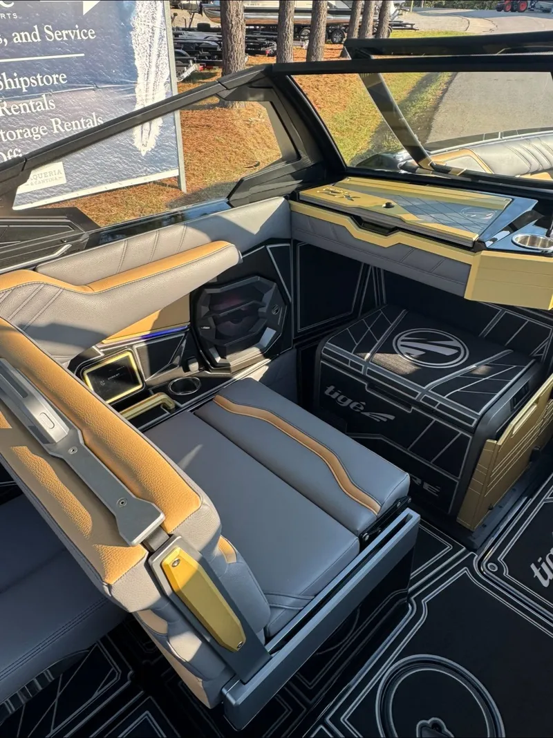 Slide: The Image of Tigé Ultré 25ZX 2026 - 9