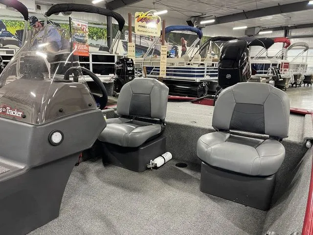 Slide: The Image of Tracker Bass Tracker Classic XL 2024 - 11