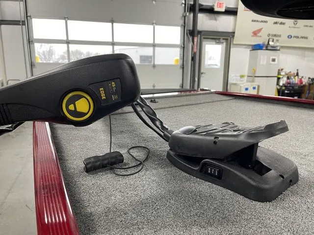 Slide: The Image of Tracker Bass Tracker Classic XL 2024 - 12