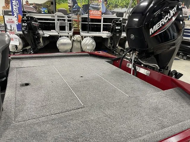 Slide: The Image of Tracker Bass Tracker Classic XL 2024 - 13