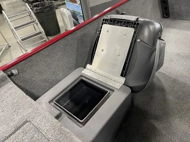 Slide: The Image of Tracker Bass Tracker Classic XL 2024 - 17