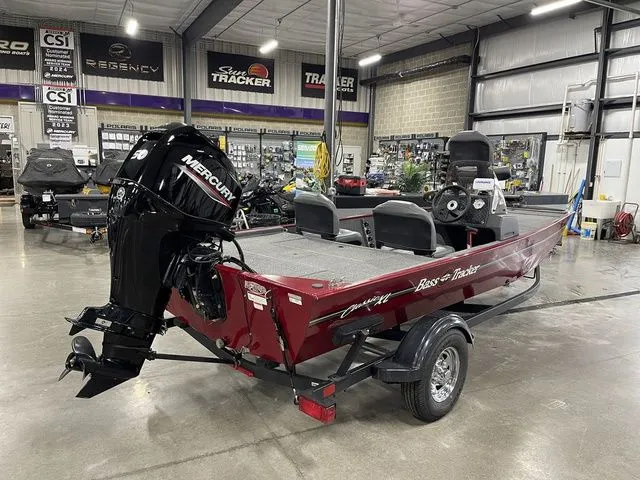 Slide: The Image of Tracker Bass Tracker Classic XL 2024 - 3