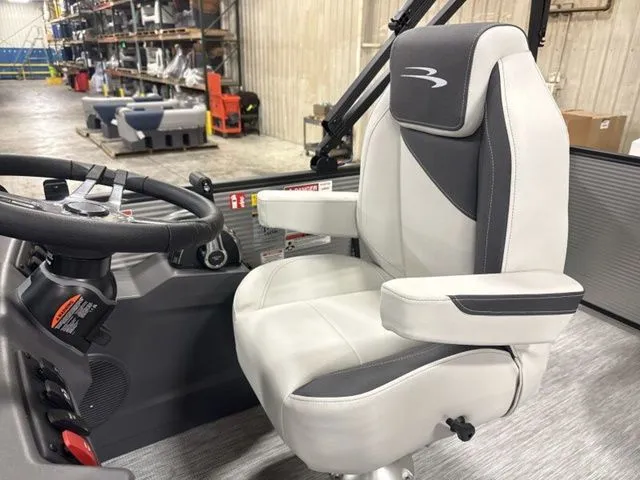 Slide: The Image of Bennington S-One Swingback 22 SSB Tritoon 2026 - 14