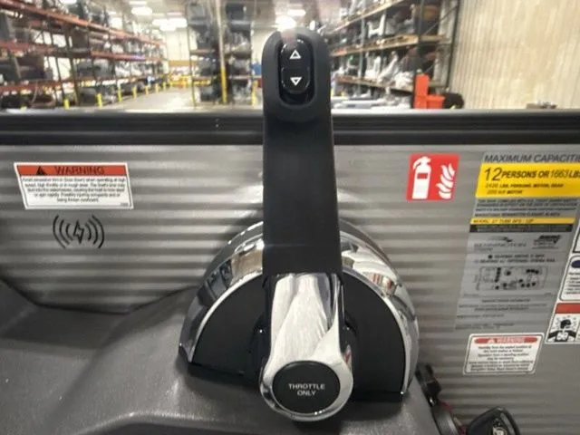 Slide: The Image of Bennington S-One Swingback 22 SSB Tritoon 2026 - 16