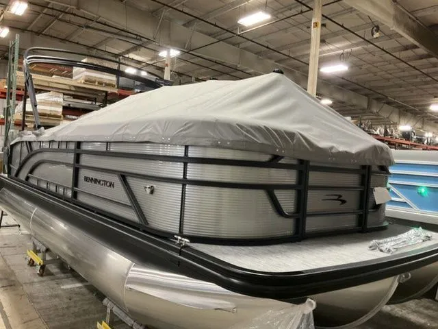 Slide: The Image of Bennington S Swingback 22 SSB Tritoon 2026 - 19