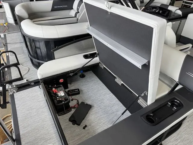 Slide: The Image of Bennington S Swingback 22 SSB Tritoon 2026 - 28