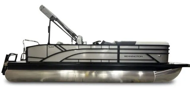 Slide: The Image of Bennington S Swingback 22 SSB Tritoon 2026 - 9