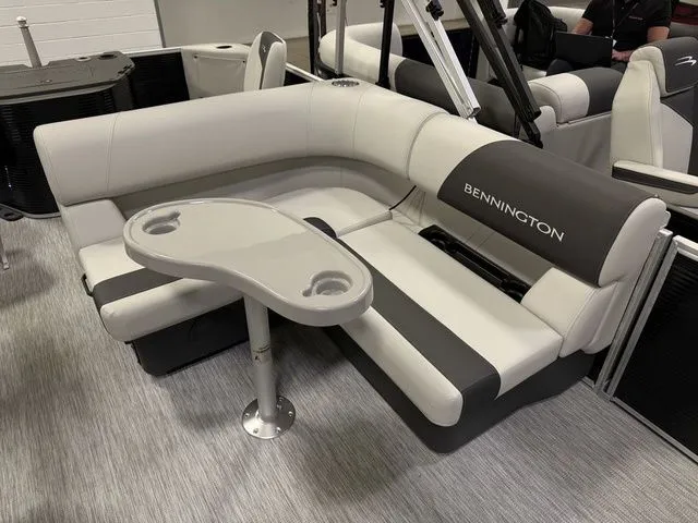 Slide: The Image of Bennington S-One Fish 22 SS Tritoon 2026 - 13