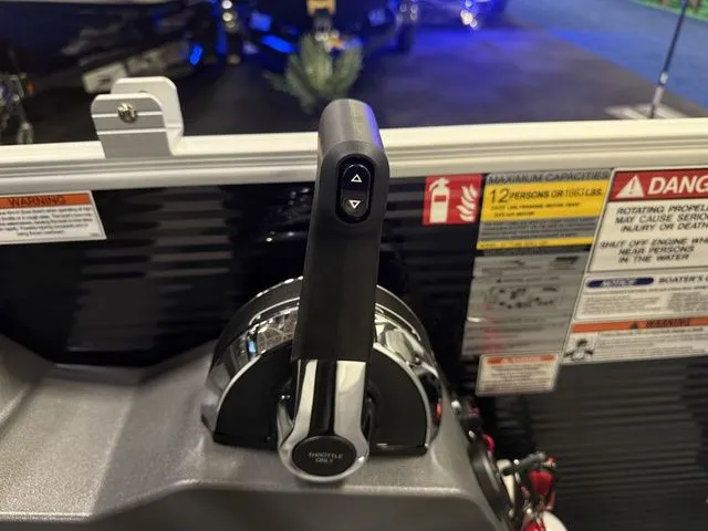 Slide: The Image of Bennington S-One Fish 22 SS Tritoon 2026 - 23