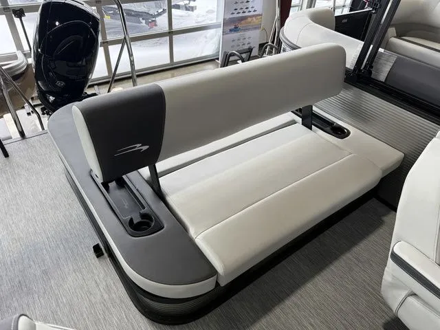 Slide: The Image of Bennington S-One Swingback 22 SSB Tritoon 2026 - 22