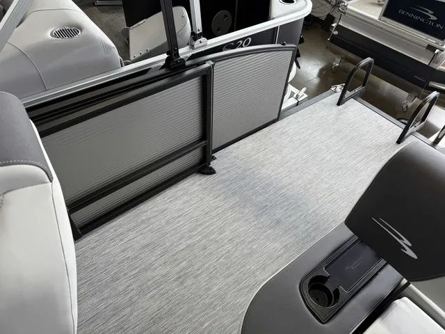 Slide: The Image of Bennington S-One Swingback 22 SSB Tritoon 2026 - 24