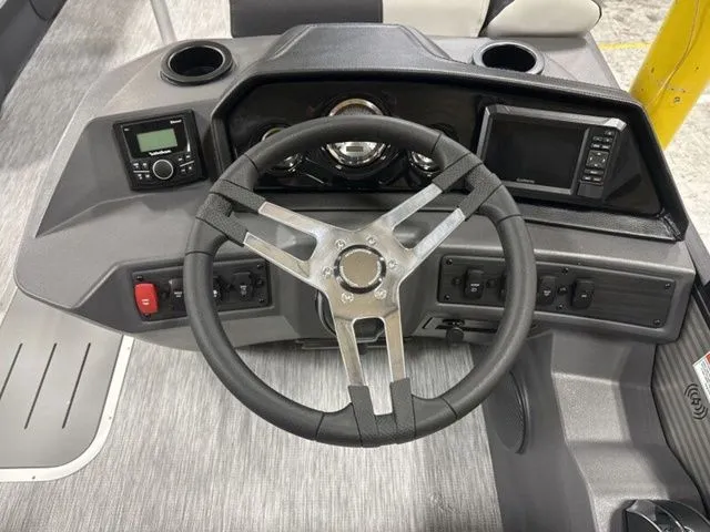 Slide: The Image of Bennington S Swingback 22 SSB Tritoon 2026 - 15