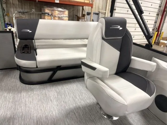 Slide: The Image of Bennington S Swingback 22 SSB Tritoon 2026 - 17