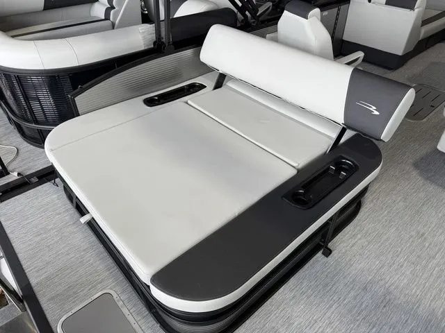 Slide: The Image of Bennington S Swingback 22 SSB Tritoon 2026 - 27